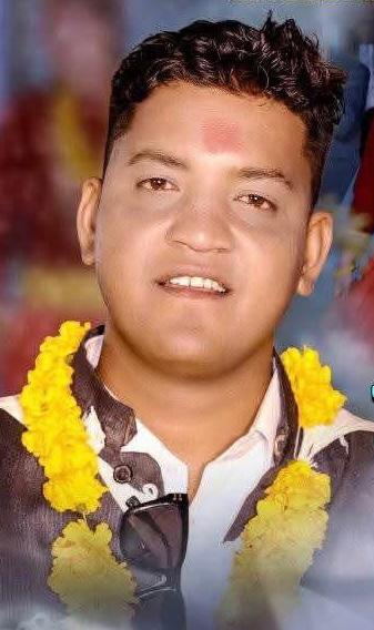<figcaption>गायक कमल बराल</figcaption>
                