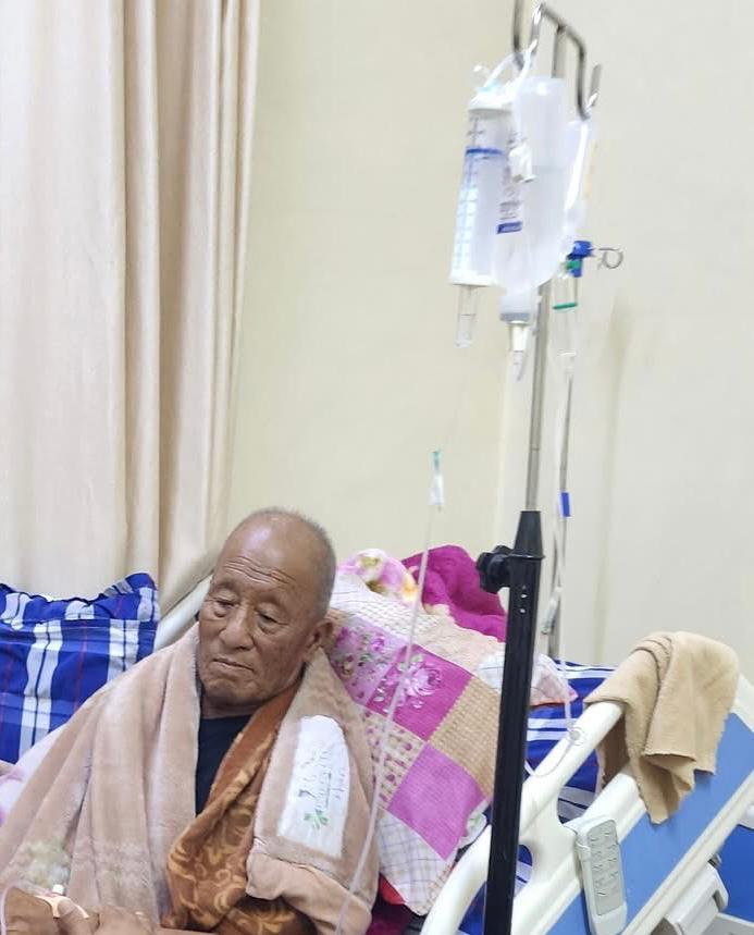 <figcaption>स्वर्गिय खडक बहादुर घर्ती अस्पतालमा हॅुदाको क्षण</figcaption>
                